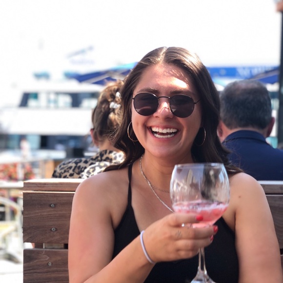 Meet your Posher, Krystal - Picture 2 of 2